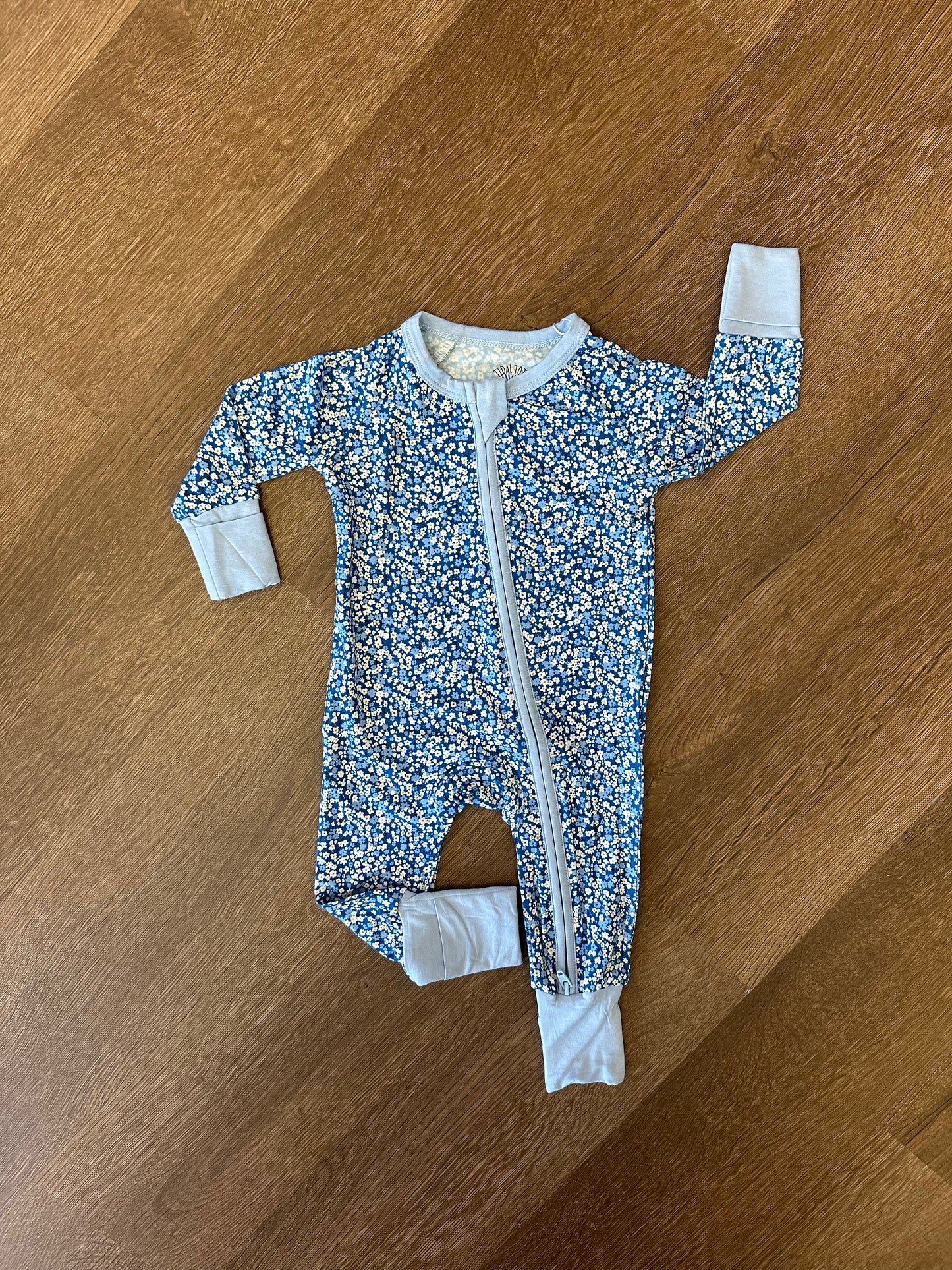 Chapel Charm Blue Zippy